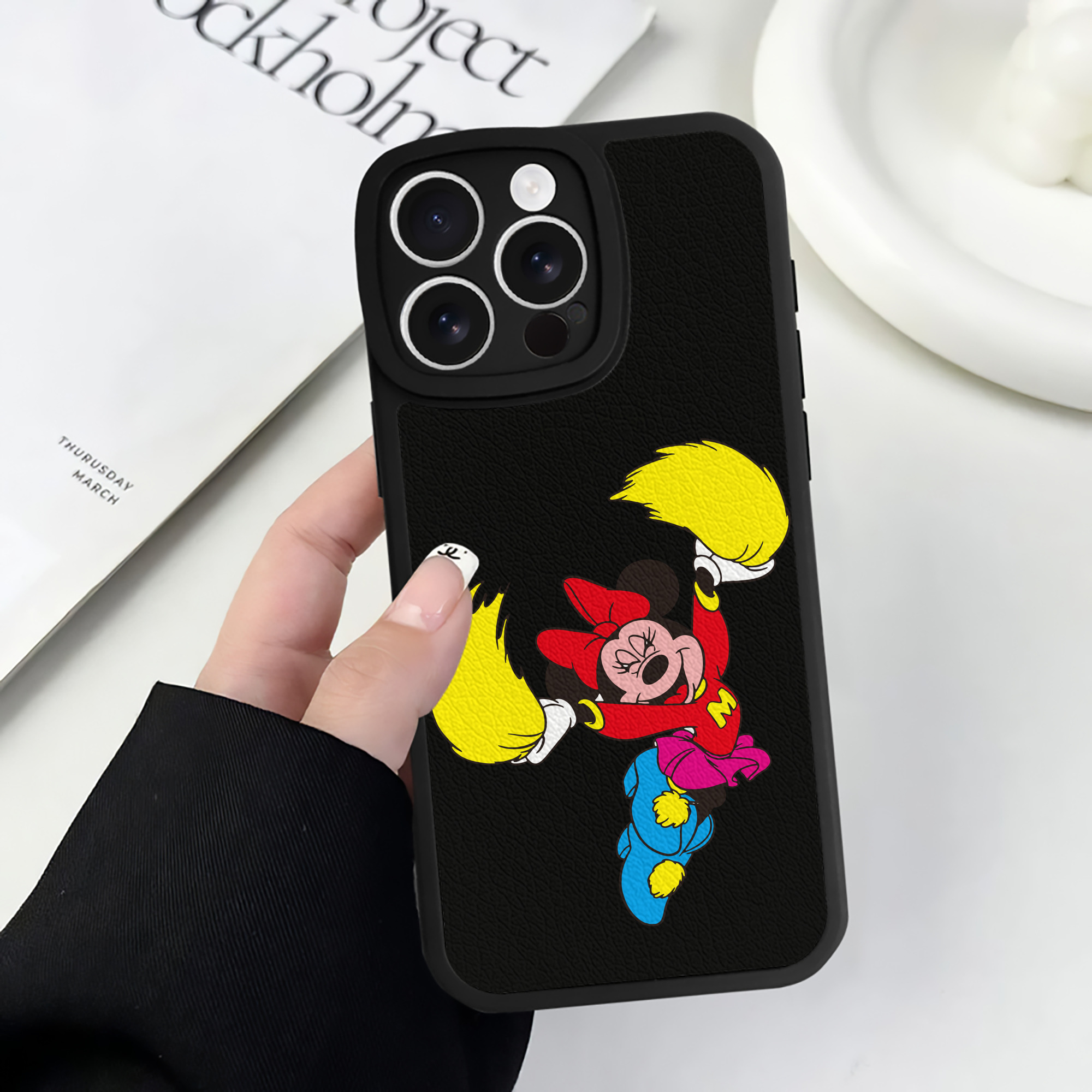 （画像用） ミッキーマウス Mickey Mouse 【iPhone 16シリーズ対応】シリコンスマホケース（レザー調） 材質：シリコン